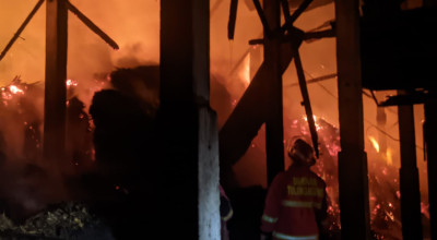 Pabrik Gula Tradisional di Tulungagung Terbakar