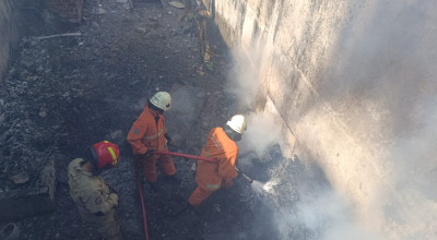 Rumah di Wonokitri Terbakar, DPKP Surabaya Terjunkan 11 Kendaraan Pemadam