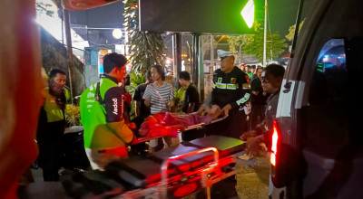 Momen Ojol, Warga dan Polisi Selamatkan Korban Kecelakaan di Gresik