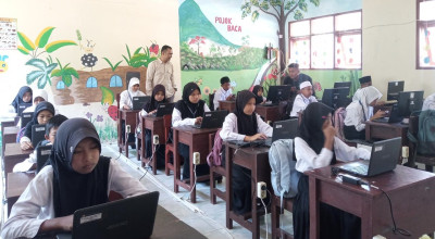 SDN di Jember Terapkan Kelas Digital, Siswa Aktif Gunakan Google Site hingga Canva