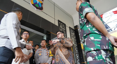 Mas Dhito Ajak Warga Ikuti Jumat Bersih, Tuntaskan Pembersihan Pemkab Kediri