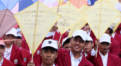 Foto: Kritik Tajam di Layangan Maba UM Surabaya