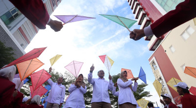 Gen-Z UM Surabaya Gaungkan Kebebasan Lewat Layang-Layang di MOX 2025