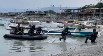 Foto: Latihan Pendaratan Amfibi di Palu