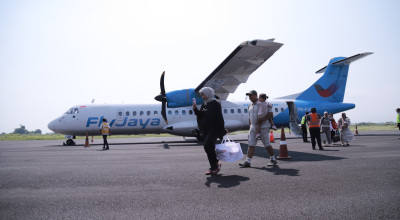 Penerbangan Jember - Jakarta Dimulai, Ini Harapan Gus Fawait