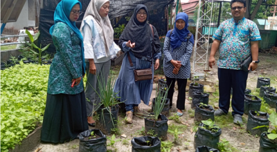 Farmasi Unair Edukasi Warga Batam Soal Obat Tradisional