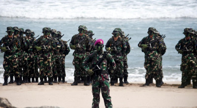 529 Prajurit Muda Resmi Sandang Baret Ungu Korps Marinir di Pantai Baruna Malang