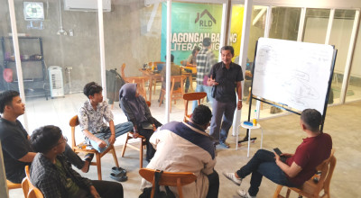 Mahasiswa Unitomo Bedah Logika di  Rumah Literasi Digital