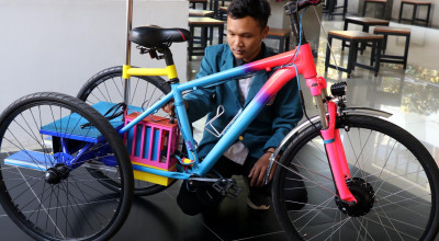 Mahasiswa Surabaya Ciptakan Sepeda Listrik Roda Tiga, Cocok untuk Lansia