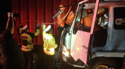 Dramatis! Sopir Truk Terjepit di Banyuwangi Berhasil Dievakuasi