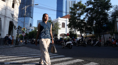 Foto: Gaya Ulur Wiji Promosikan Batik Anak Muda