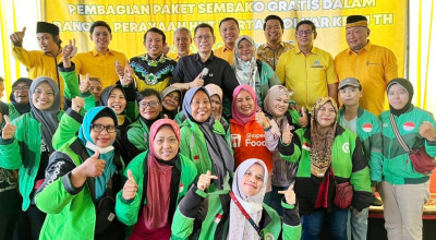 Adies Kadir Banjir Dukungan Warga Sidoarjo "Jangan Mundur, Pak!"