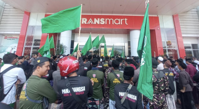 Polemik Tayangan Trans7, Aliansi Santri Jember Geruduk Transmart
