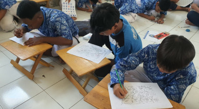 Kreatif! Pelajar Lamongan Membatik di Kertas Kalender Bekas