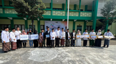 Hari Santri 2025, BPJS Ketenagakerjaan Surabaya Santuni Ahli Waris Guru TPQ