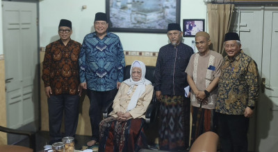 Chairul Tanjung Sowan ke Lirboyo, Janji Kembalikan Nama Baik Pesantren