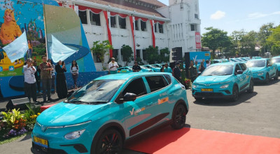 Taksi Green SM Mengaspal di Surabaya, Pesan Bisa Lewat Aplikasi