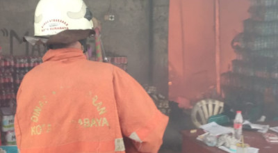 Gudang Logistik di Pakal Surabaya Terbakar, Diduga Akibat Korsleting Listrik