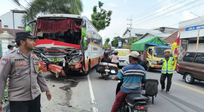 Kecelakaan Maut di Tulungagung, 2 Pemotor Tewas Dihantam Bus Harapan Jaya
