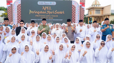 Khofifah Ajak Santri Jatim Perkuat Peradaban dan Siapkan Generasi Indonesia Emas 2045