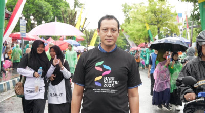 Ribuan Orang Ikuti Jalan Sehat HSN Pacitan, dr. Warkim: Semangat Santri Tak Pernah Luntur