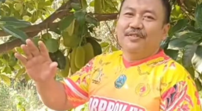 Aksi Bercocok Tanam Ketua Golkar Jatim Tuai Respon Warganet