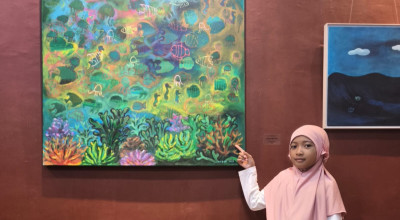 Pelukis Cilik Asal Gresik, Aisyah Hilya Gelar Pameran Tunggal The Colour of Journey