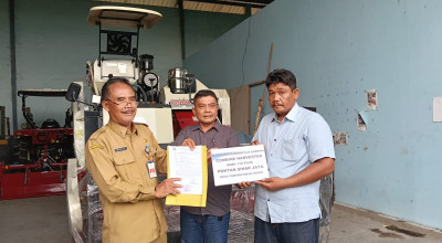 Petani Padi dan Tembakau di Lamongan Terima Bantuan Alat Pertanian