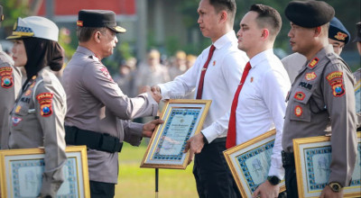 Ungkap Kasus Pembunuhan 1x24 Jam, Satreskrim Polres Gresik Terima Penghargaan