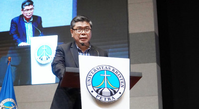 Profesor Rolly Intan Resmi Jadi Rektor UK Petra, Apa Targetnya?