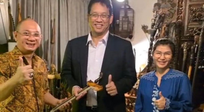 KRA Rivo Cahyono Hibahkan Pusaka Kyai Udan Mas ke Menkeu Purbaya