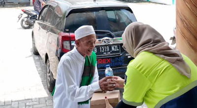 Rexline Peduli, Bagi Ratusan Paket Makanan di Lamongan Lewat CSR