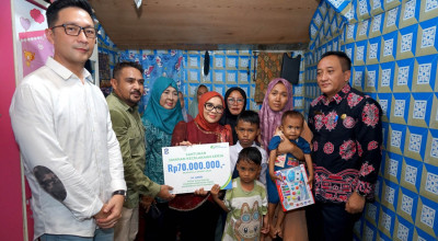 Keluarga Mitra Gojek Terima Santunan dari Pemkot dan BPJS Surabaya