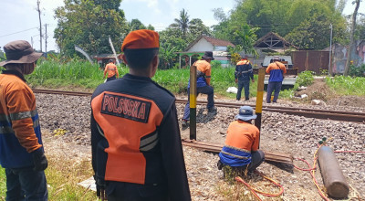Daop 7 Madiun Tutup Perlintasan Sebidang Liar di Antara Stasiun Talun–Garum