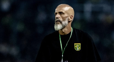 Gagal Menang di Kandang Lawan Arema FC, Persebaya Surabaya Pecat Eduardo Perez