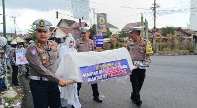 Cara Unik Satlantas Polres Tulungagung  Sosialisasikan Keselamatan Lalu Lintas