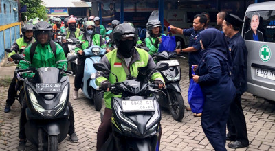 Puncak HUT ke-14 NasDem, DPD Gresik Bagi Sembako untuk Driver Ojol