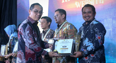 Pemkab Gresik Raih Peringkat Terbaik III Anugerah Media Humas 2025 Kategori Website