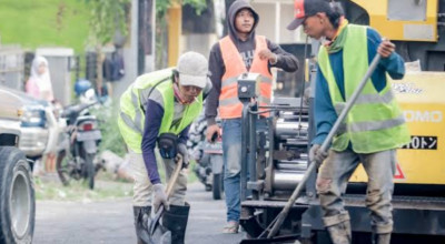 Pemkab Jember Lakukan Perbaikan Jalan di Wilayah Wuluhan dan Arjasa