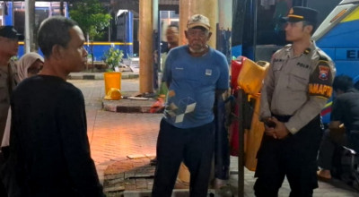 Kakek Asal Majalengka yang Tersesat Diselamatkan Petugas Polres Gresik