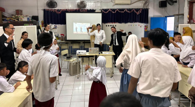 Santika Pandegiling Surabaya Rayakan Hari Guru dengan Cara Unik