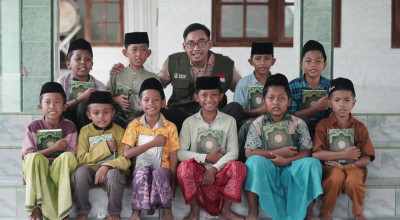 Ratusan Santri Pamekasan Semringah Terima Mushaf Al-Qur'an Baru