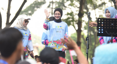 Peringati Hari Jadi Provinsi Jatim, Ribuan Peserta Ikuti Mlaku Bareng di Kediri