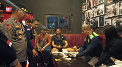 Polres Kediri Razia Tempat Hiburan Malam Jelang Nataru, Pengunjung Dites Urine