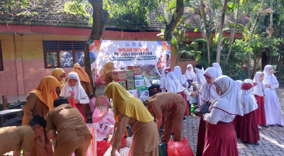 Siswa SD di Lamongan Ini Rela Nabung untuk Beri Donasi Korban Bencana Sumatra