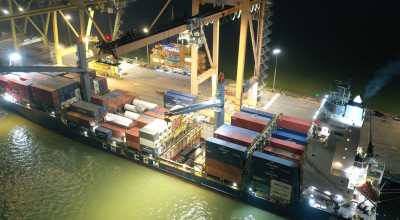 PT INKA Ekspor 3 Platform Lokomotif ke Australia Lewat Surabaya