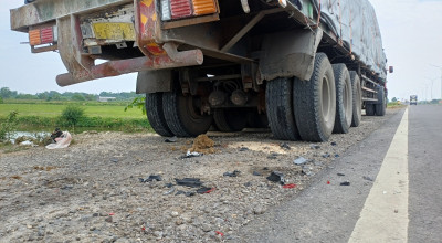 Wanita Muda di Lamongan Tewas Usai Tabrak Truk Parkir