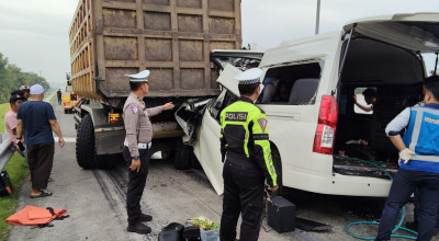 Rombongan Wisatawan Asal Jakarta Kecelakaan di Tol Malang, Dua Orang Tewas