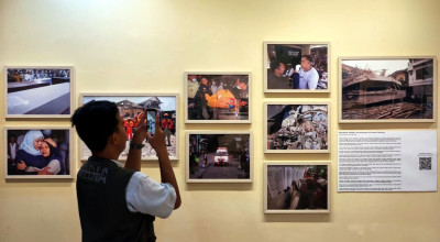 64 Foto Pilihan ANTARA Jatim Rangkum Kerusuhan hingga Dinamika Pondok Pesantren