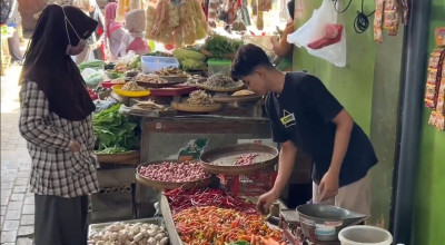 Jelang Nataru, Harga Sejumlah Bahan di Pasar Basah Trenggalek Tak Stabil